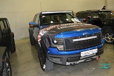 FORD SVT Raptor с дополнительным светом Rigid Industries