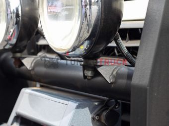 Land Rover Defender Front Bumper - by Front Runner