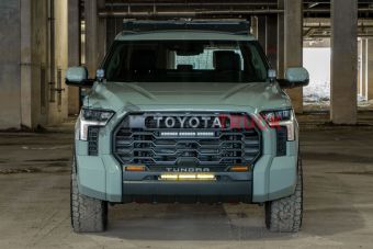 Янтарная LED-балка SS18 с кронштейнами для Toyota Tundra 2022-2023