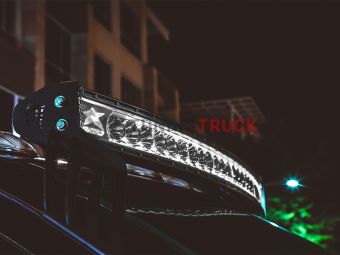 Изогнутая LED-фара RIGID Radiance Curved 40″ с желтой подсветкой 